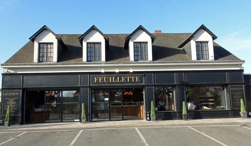 Le magasin et son parking