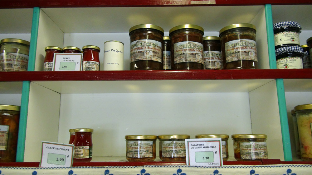 Gésiers de canard, Pintade aux raisins, Saucisses confites, Confit de canard ...