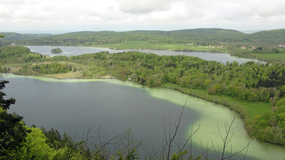 Le lac du Grand Maclu vu du Belvédère des 4 Lacs
