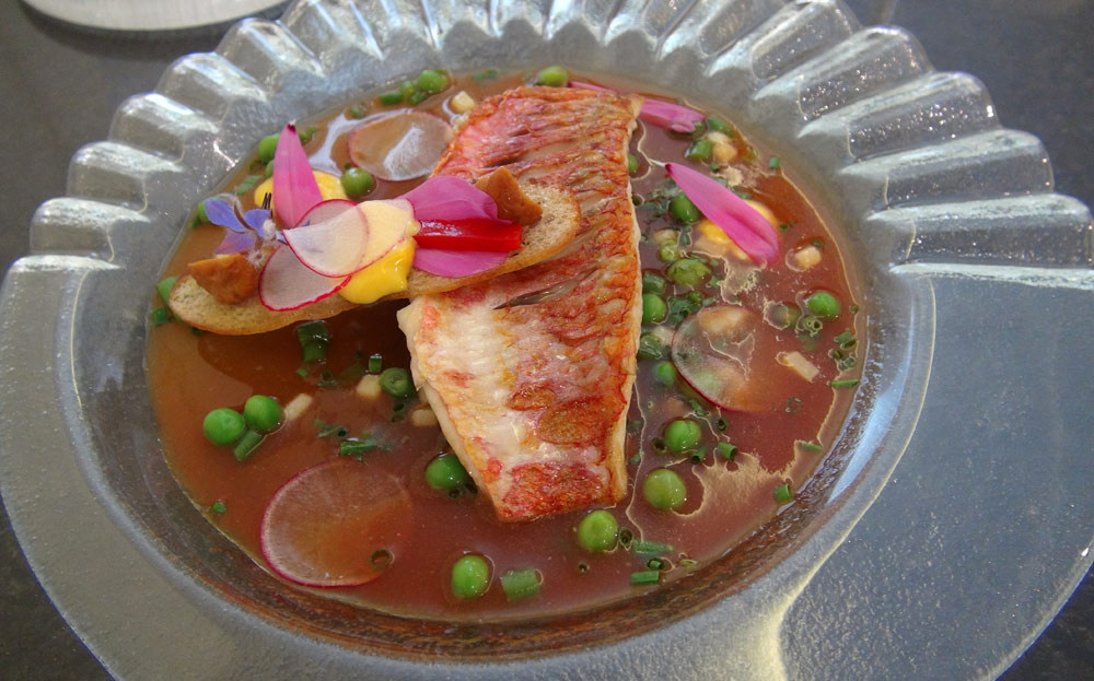 Filet de rouget - têtes et arêtes comme une soupe