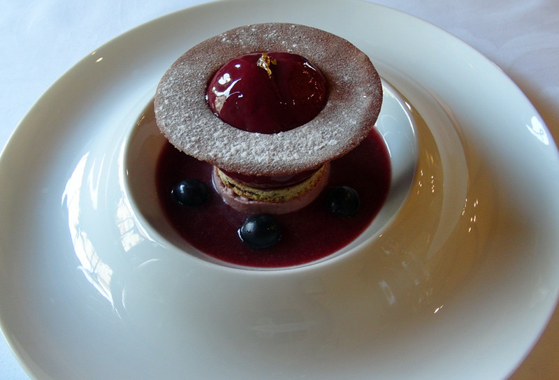 Pêche de vigne pochée au vin rouge