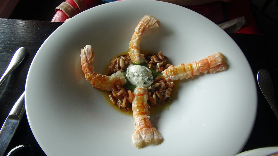 Langoustines à la plancha, encornet et pesto, Mozzarella di bufala campana