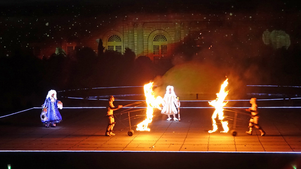 Mannequins articulés en feu