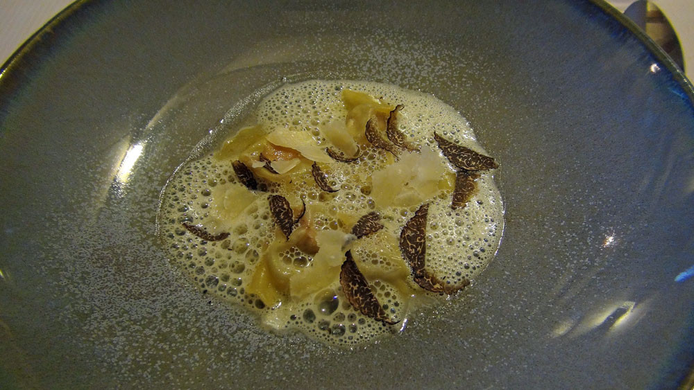 Ravioles de foie gras de canard, truffe & parmesan