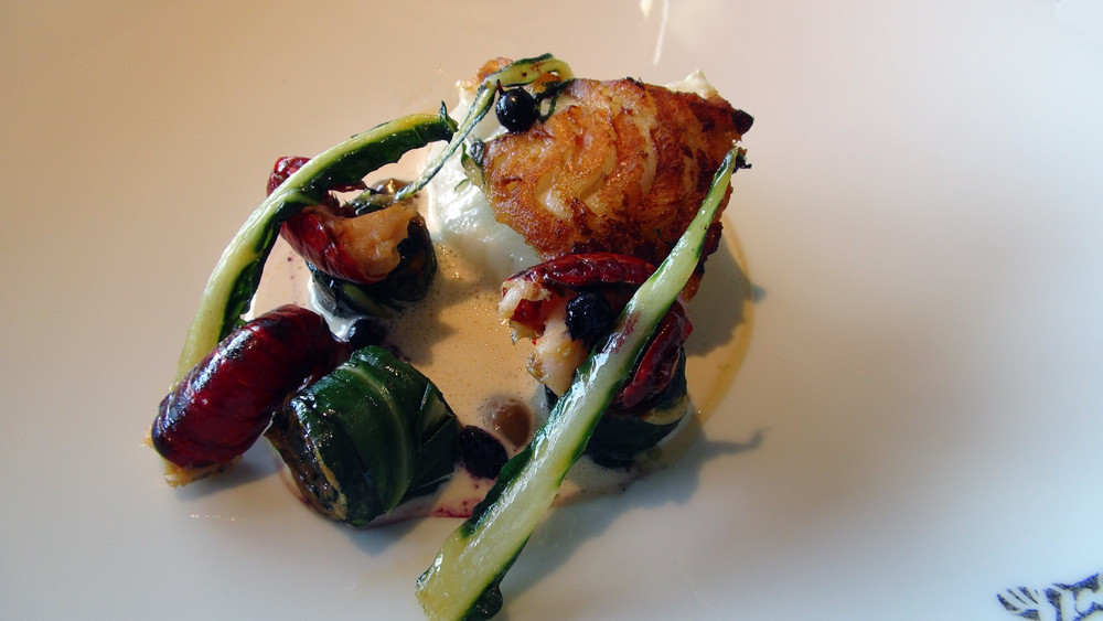 Barbue de ligne, ragout de blettes, girolles de pays et myrtilles/citron 