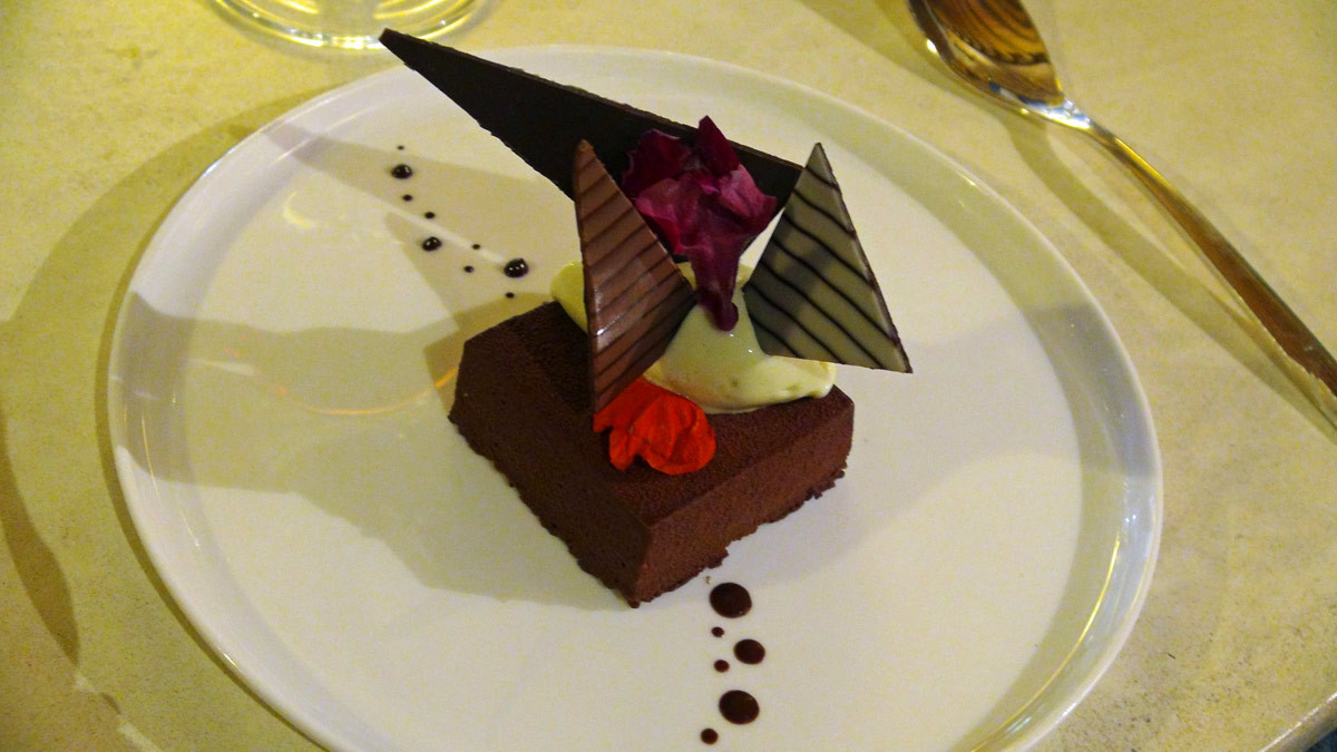 Velours de chocolat Inaya Barry "After Eight®" croustillant lacté, sorbet menthe