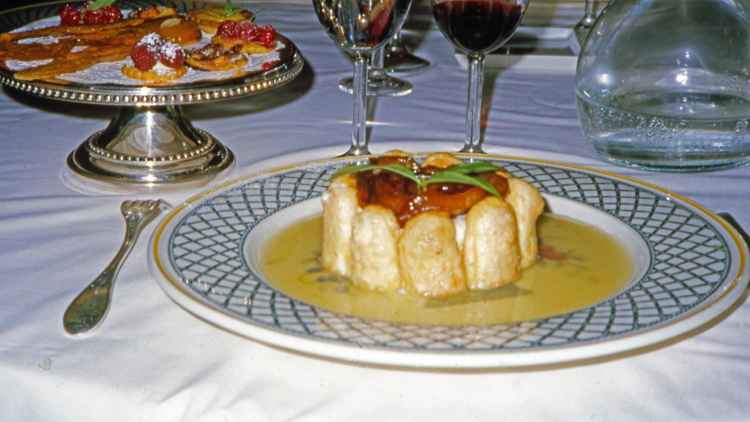 Gâteau mousseux de pommes et caramel