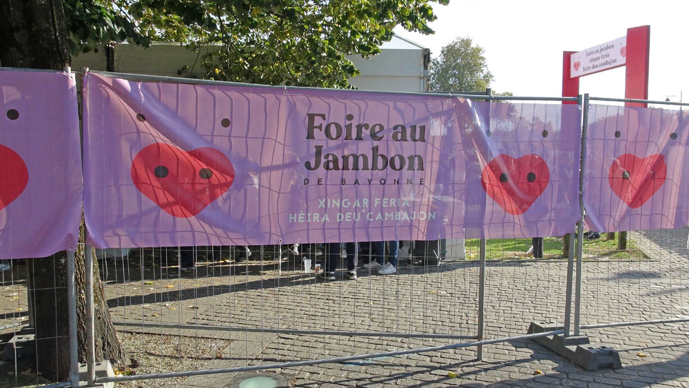 L'entrée n'est pas très loin