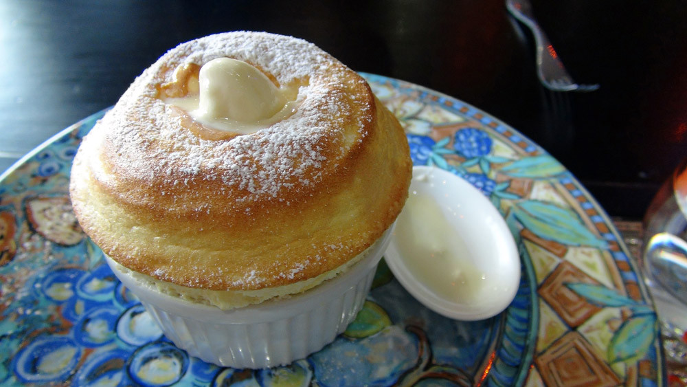Soufflé au citron, glace chocolat blanc