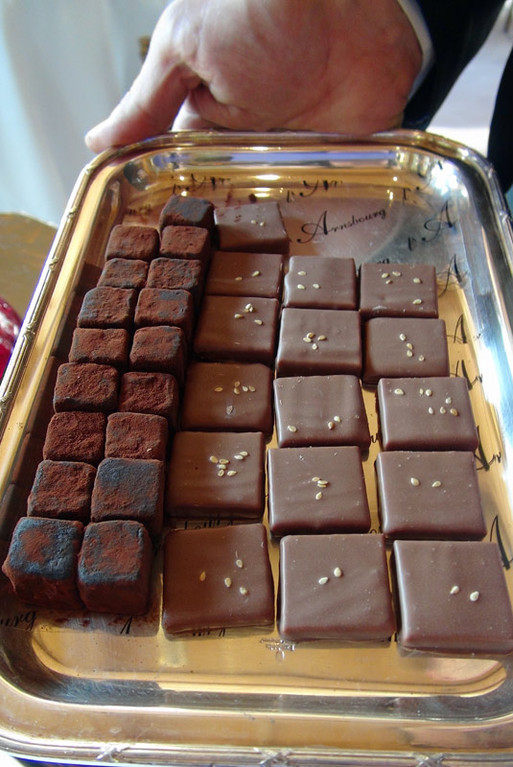 Chocolat praliné/sésame et Ganache au yuzu