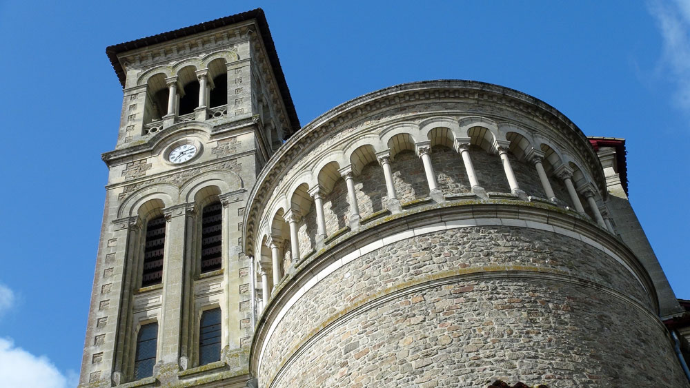 L'église Notre-Dame vu depuis la rue de la Collégiale