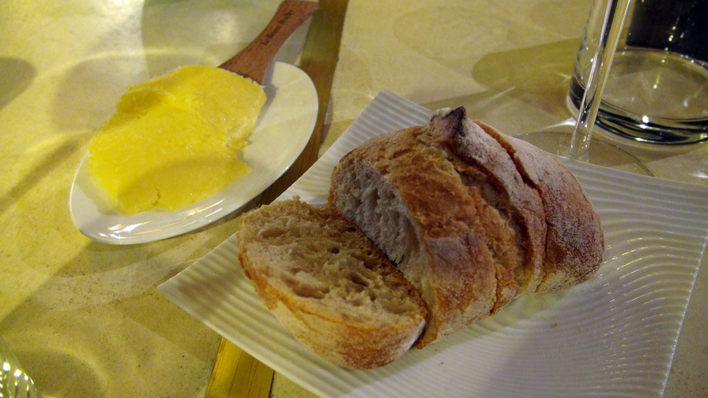 Pain d'accueil et beurre Bordier