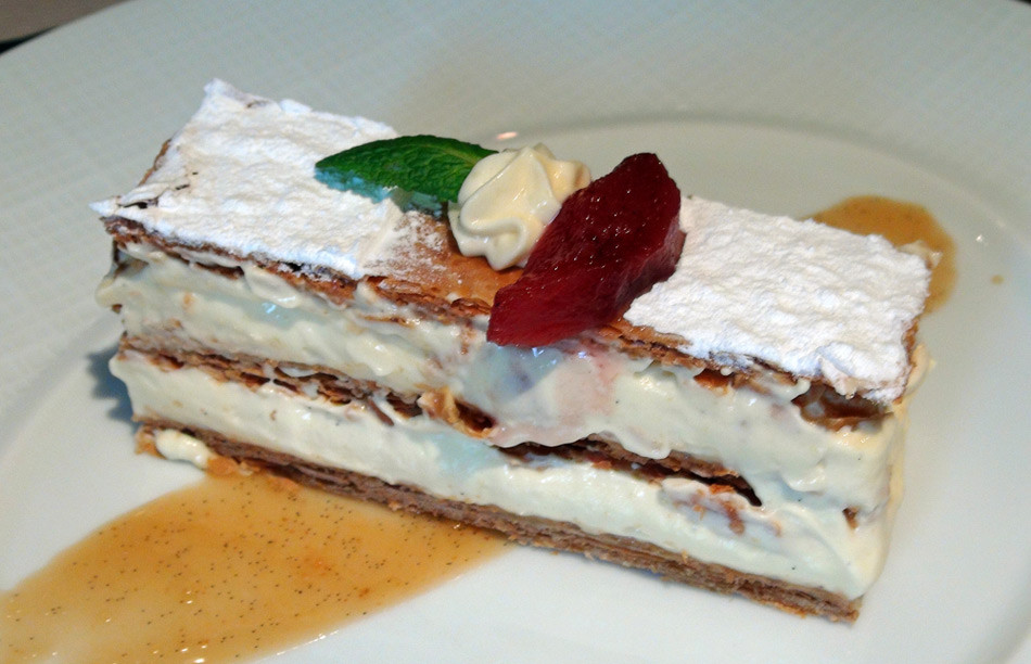 Millefeuille croustillant à la gousse de vanille, confiture de lait