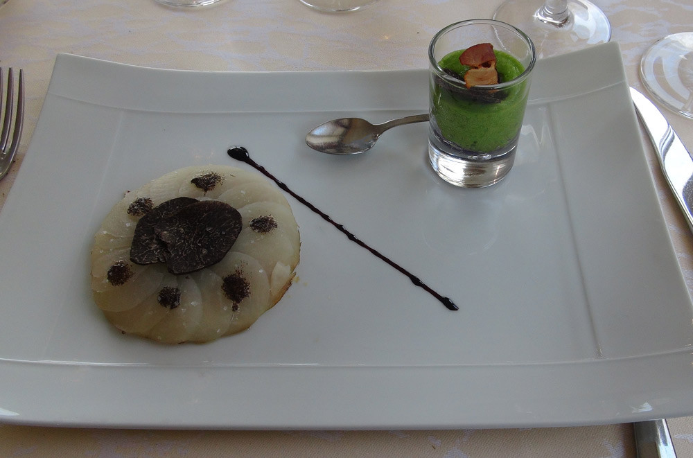 Tarte de navets, espuma de poireaux à la truffe