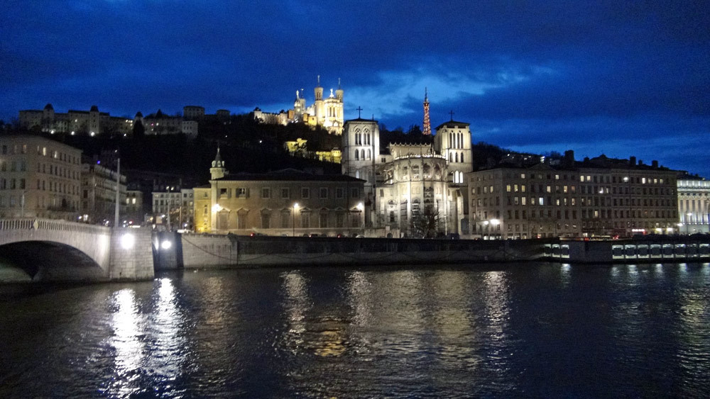 Visite des Traboules : vue nocturne sur Fourvière