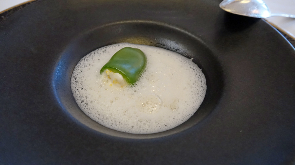 La mise bouche : Bouillon de coquilles Saint-Jacques et poivron doux des Landes