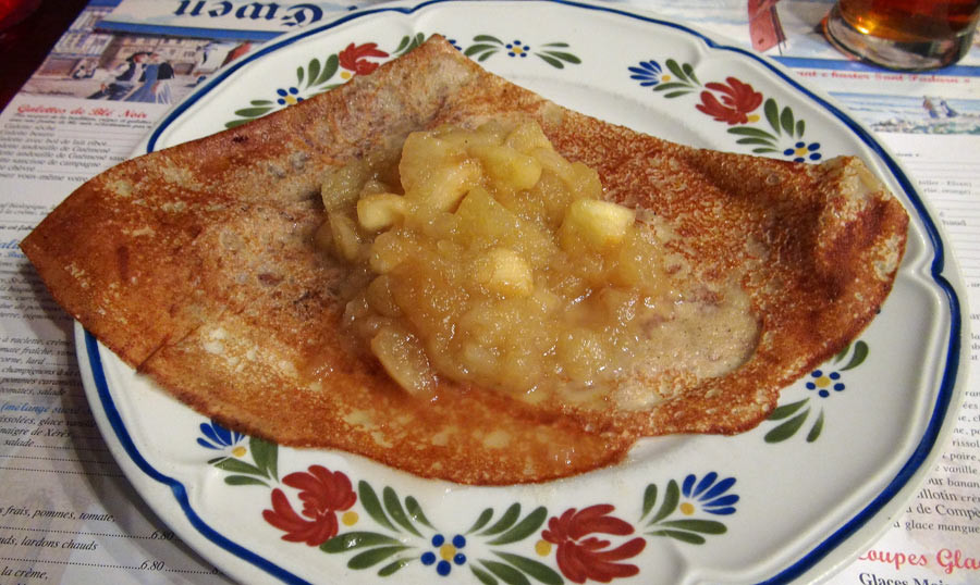Crêpe aux pommes rissolées et beurre salé