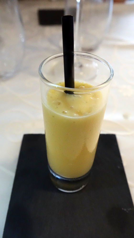 Smoothie mangue, orange et menthe 