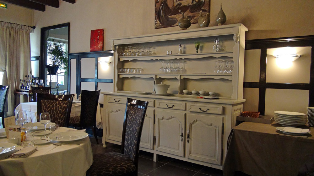 Le grand buffet de la salle à manger