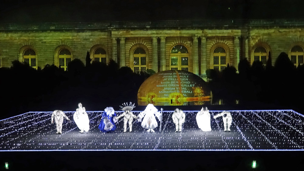 Le salut final de toute la troupe