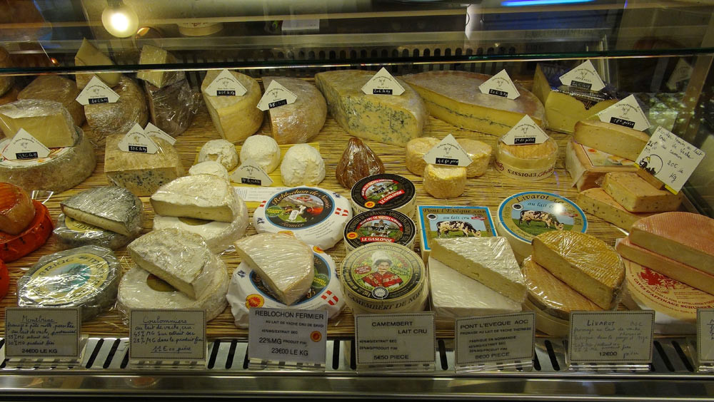 Montbriac (pasteurisé), Coulommiers, Reblochon, Camembert de Normandie (Ferme de Saint-Loup), Livarot et Pont l'Evêque (au lait thermisé !), Munster et Epoisses (au lait cru) ...
