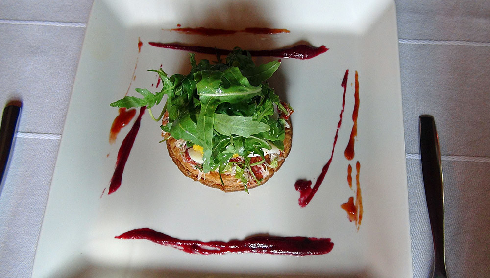 Tarte fine de crème de tourteau et escalopes de Saint-Jacques