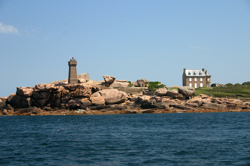 Phare de la côte de granit rose vers Ploumanach