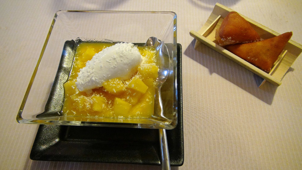 Perles du Japon au lait de coco, ananas, mangue et bugnes gelée de groseille