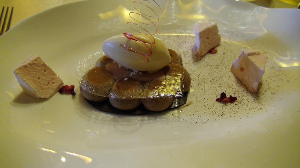 Choco’caramel, croustillant caramel, cœur chocolat caramel au thé, glace au sirop d’érable