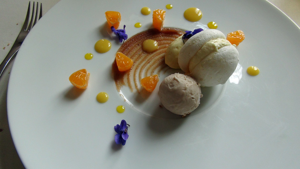 Meringue soufflée, clémentine, kalamansi, & gentiane, crème de marron 