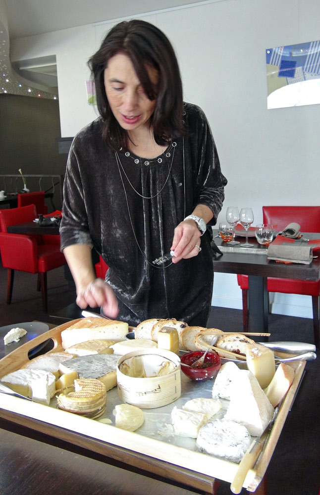 Solange au service des fromages