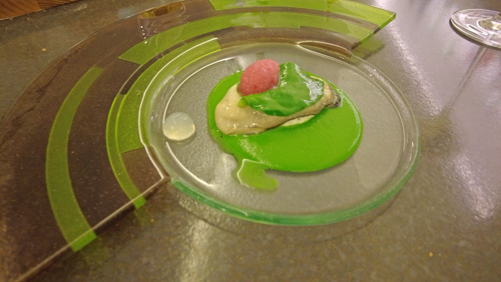 L'huître sauvage - crème aigre - Sorbet vinaigre de shiso pourpre (O.B)