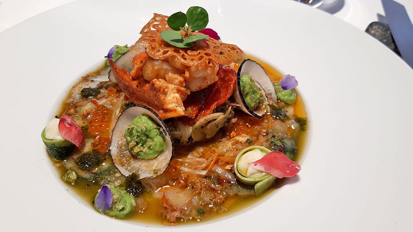 Carpaccio de homard, chou croquant/wasabi et vinaigrette au vieux cidre