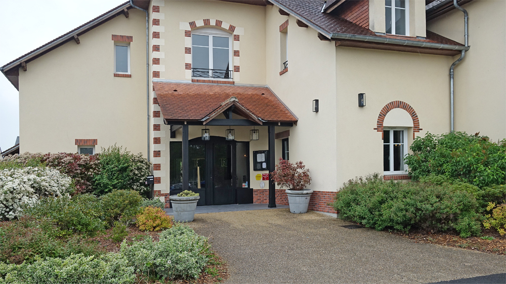 La façade et l'entrée