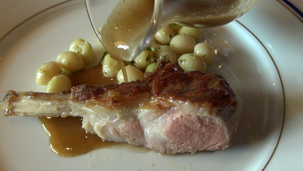 Côtelette d'agneau de l'Aveyron, cocos frais de la vallée du Lot au basilic