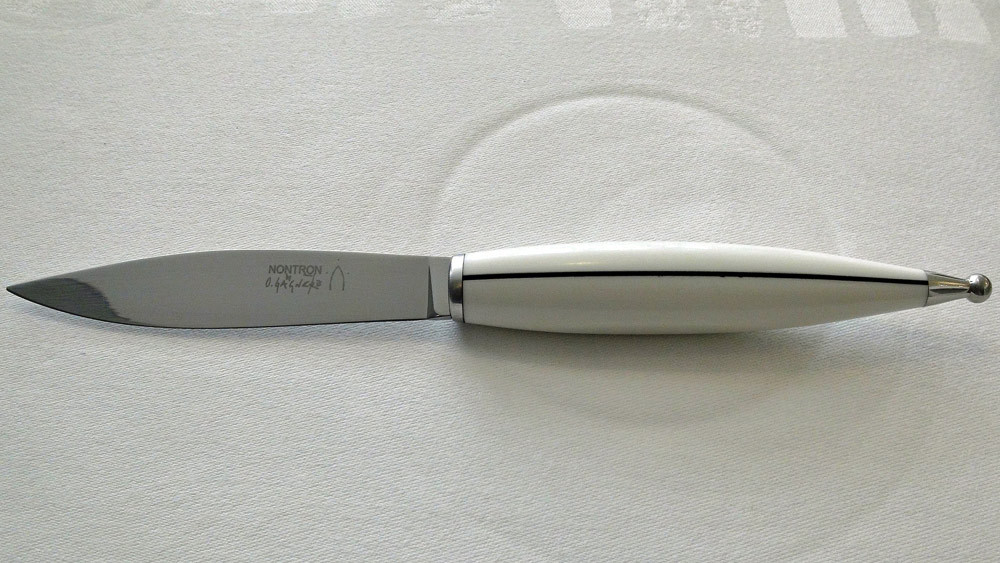Couteau de Nontron en Corian® blanc