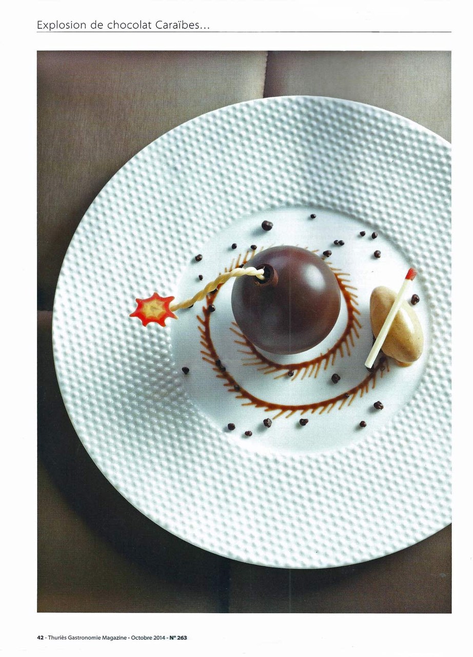 Explosion de chocolat Caraïbes, vanille de Madagascar et spéculos - Crédit photo : Thuries gastronomie magazine N° 263 d'octobre 2014