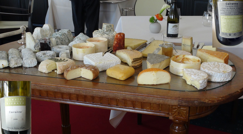 Le chariot de fromages et le Côtes du Rhône
