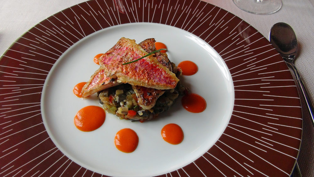 Rouget, fine ratatouille, coulis piquillos