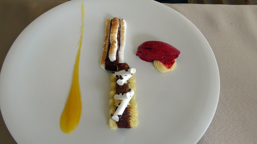 Brownies, crème citron, fève de tonka et glace passion/cassis