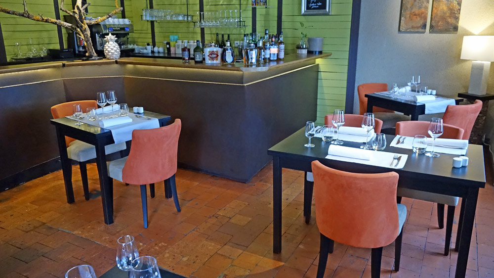La salle et le comptoir