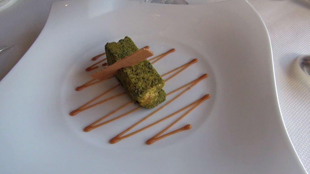 Nougat glacé aux éclats de pistache