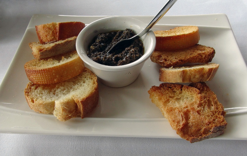 Toasts et tapenade