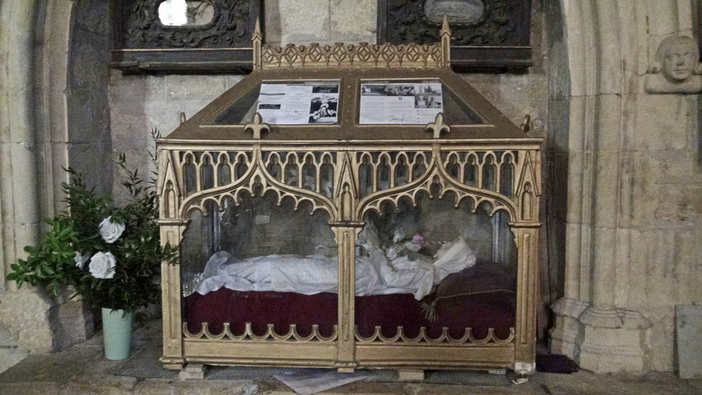 Puy l'Evêque : Eglise fortifiée Saint-Sauveur et les reliques de Sainte-Germaine