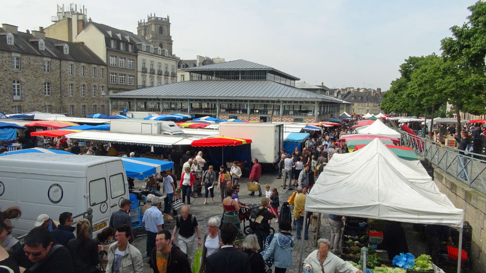 Vue sur le marché des Lices