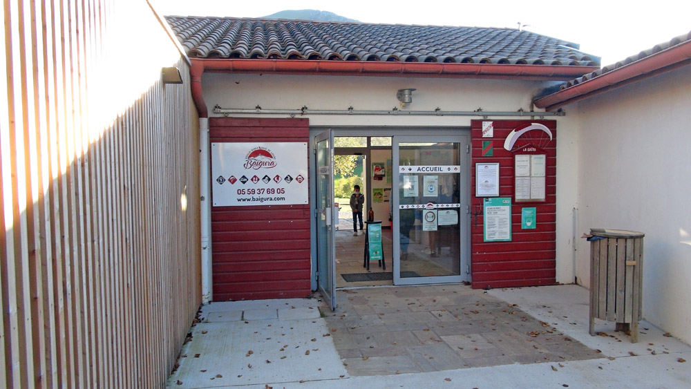 Une des 2 entrées de la base de loisirs