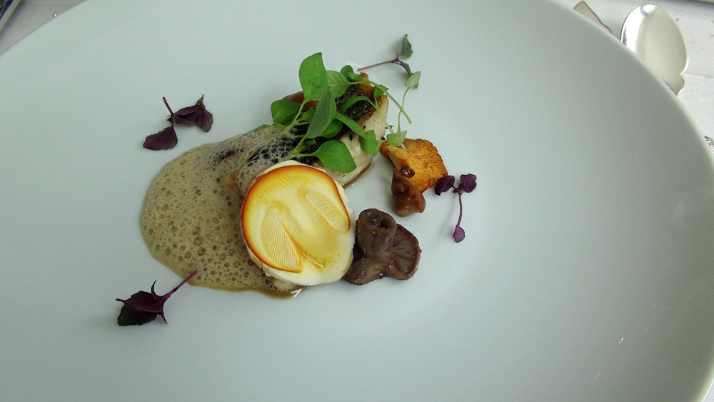 Bar et sa garniture de champignons