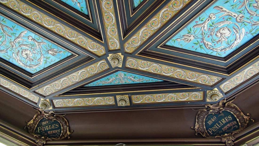 Le plafond et 2 spécialités (Pailles et Pralines)