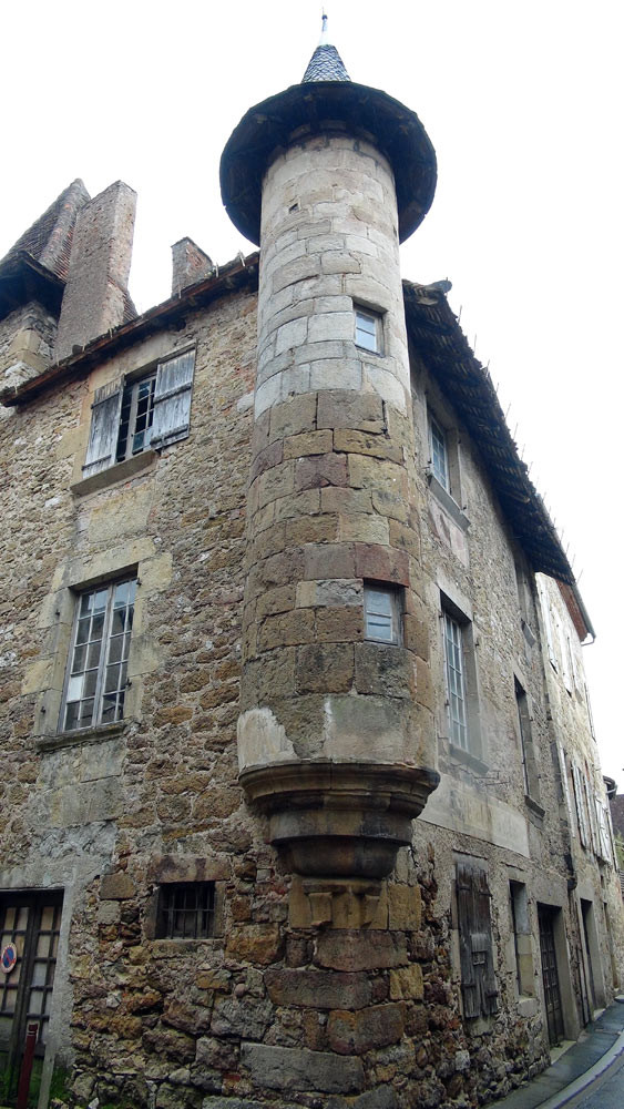 Saint-Céré : Echauguette de l'hôtel d'Ambert dans la rue de Saint-Cyr