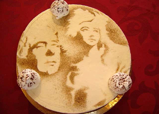 Trois chocolats (Biscuit aux amandes, mousse chocolats noir, lait et blanc) - Crédit photo site web Chichery 